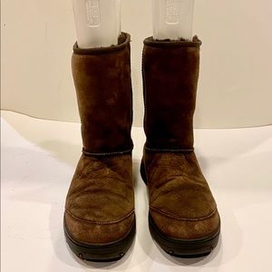UGG AUSTRALIA ULTIMATE SHORT BOOTS-WOMEN SIZE W12